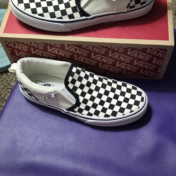 Vans - Picture 9 of 10